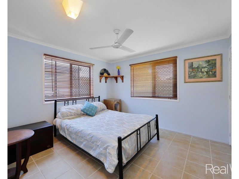 27 Sinclair Street, Avenell Heights QLD 4670