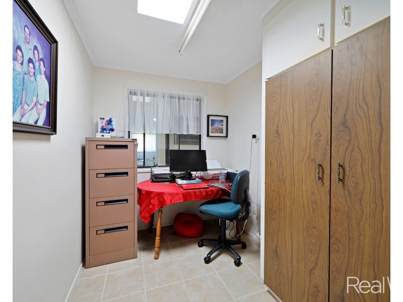 27 Sinclair Street, Avenell Heights QLD 4670