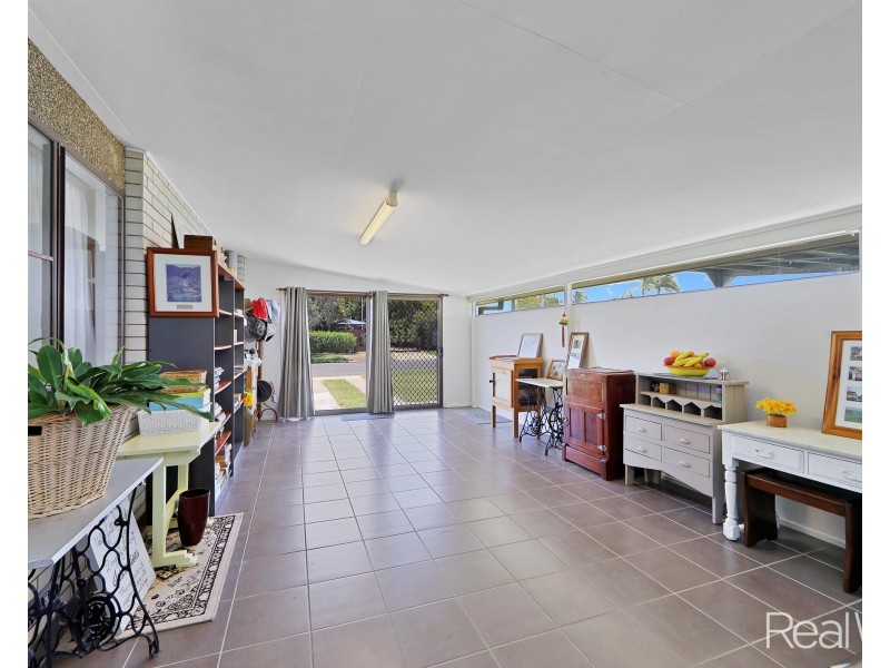 27 Sinclair Street, Avenell Heights QLD 4670