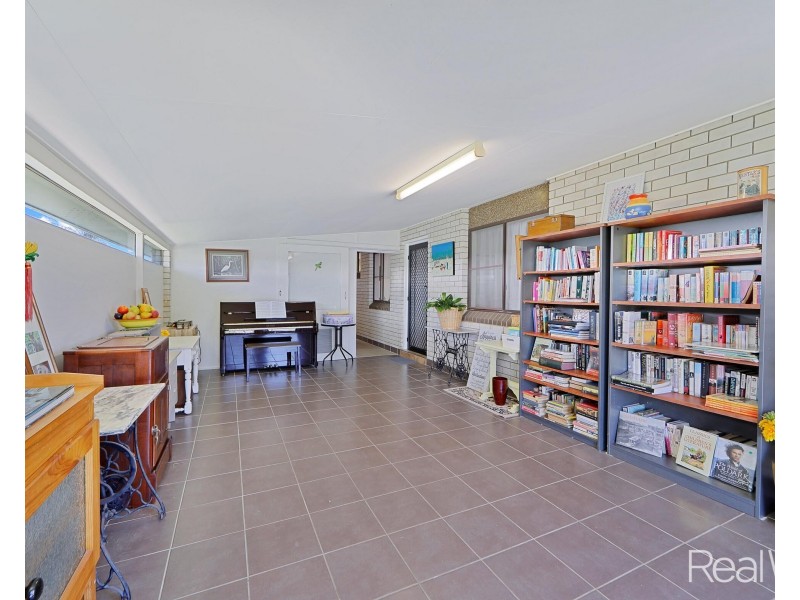 27 Sinclair Street, Avenell Heights QLD 4670