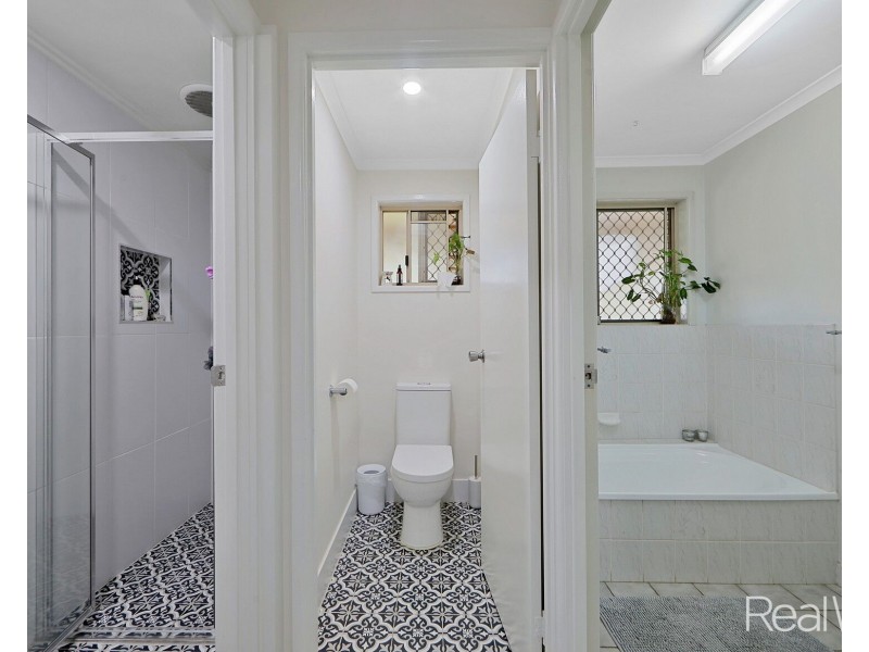 4 North Pocket, Avenell Heights QLD 4670