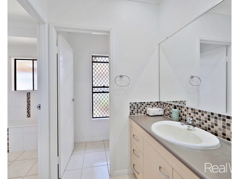 18 Serenity Drive, Kalkie QLD 4670