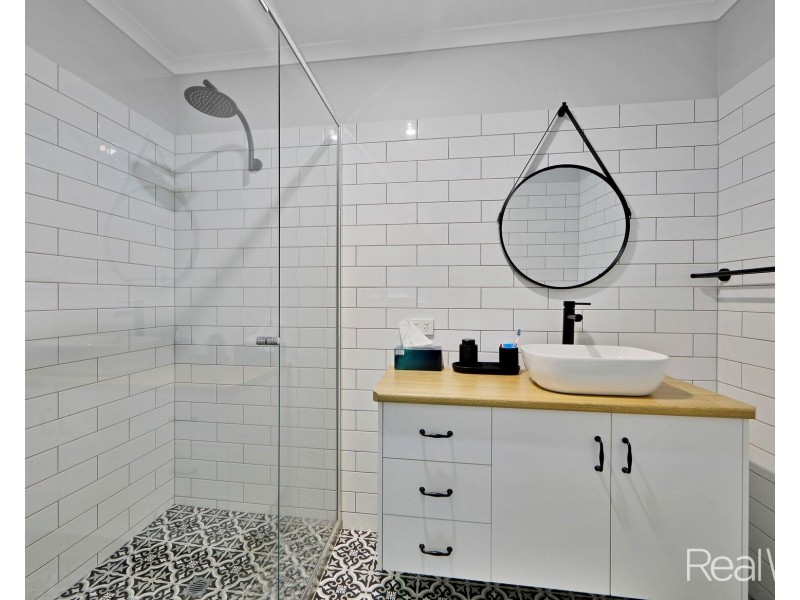 2 Wilmoth Street, Kepnock QLD 4670