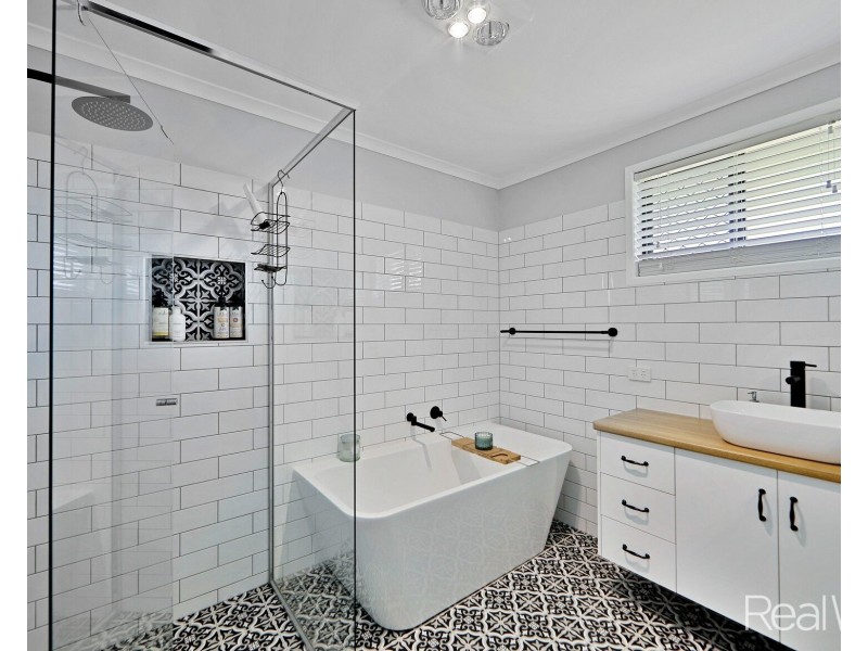 2 Wilmoth Street, Kepnock QLD 4670