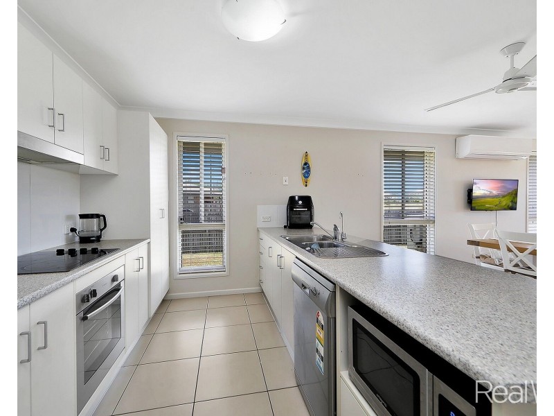 64 Neville Drive, Branyan QLD 4670