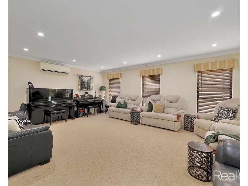 27 Chancellor Drive, Avenell Heights QLD 4670