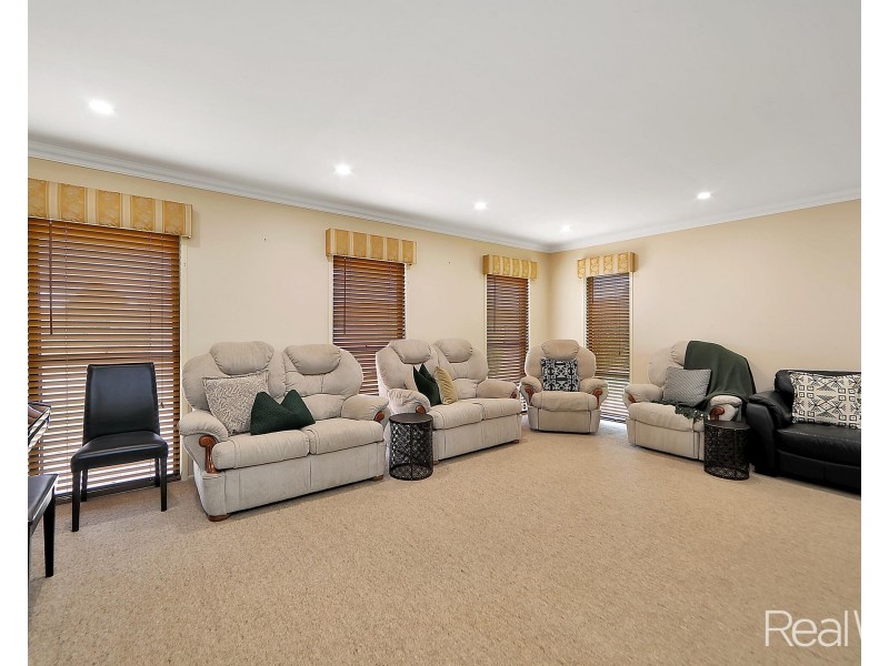 27 Chancellor Drive, Avenell Heights QLD 4670