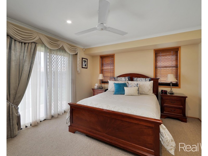 27 Chancellor Drive, Avenell Heights QLD 4670