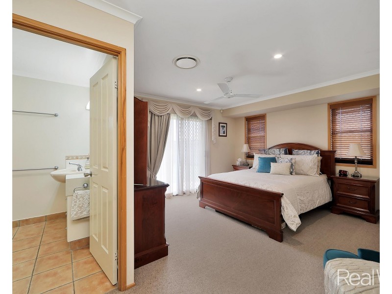 27 Chancellor Drive, Avenell Heights QLD 4670