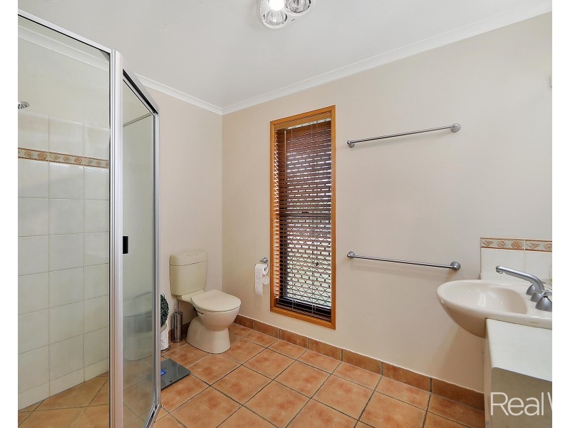 27 Chancellor Drive, Avenell Heights QLD 4670