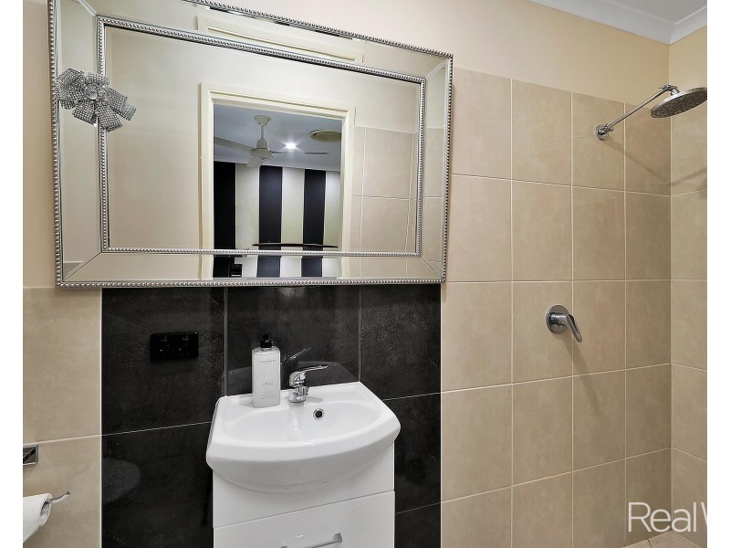 27 Chancellor Drive, Avenell Heights QLD 4670