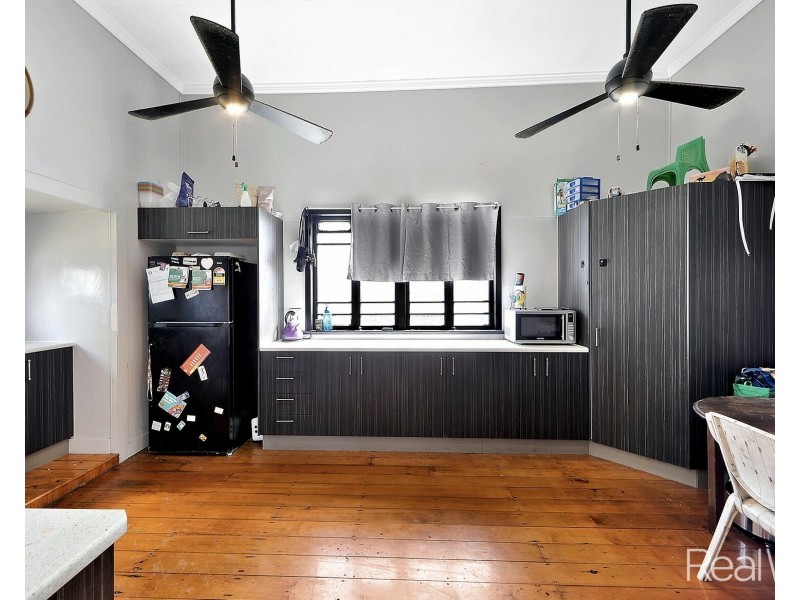 8 Bell Street, Bundaberg South QLD 4670