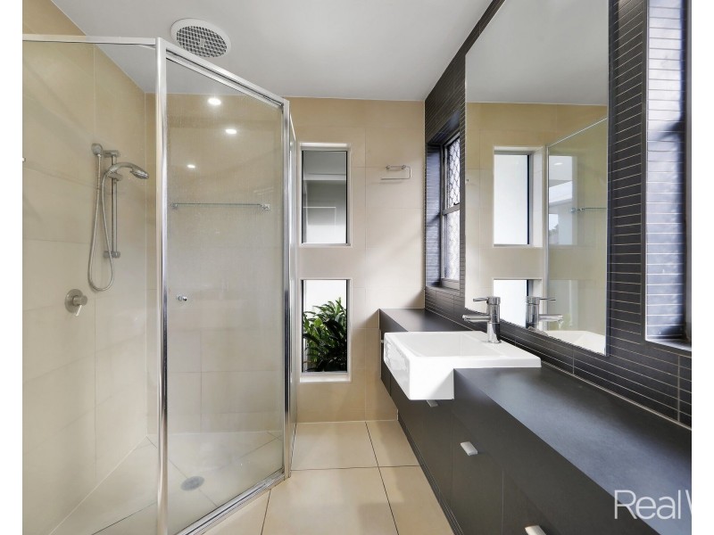 4 Camplin Court, Branyan QLD 4670