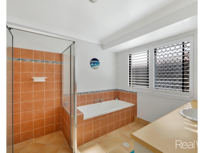 80 Chancellor Drive, Avenell Heights QLD 4670