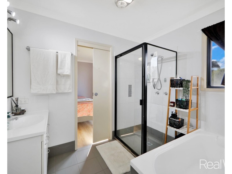 17 Pinto Avenue, Branyan QLD 4670