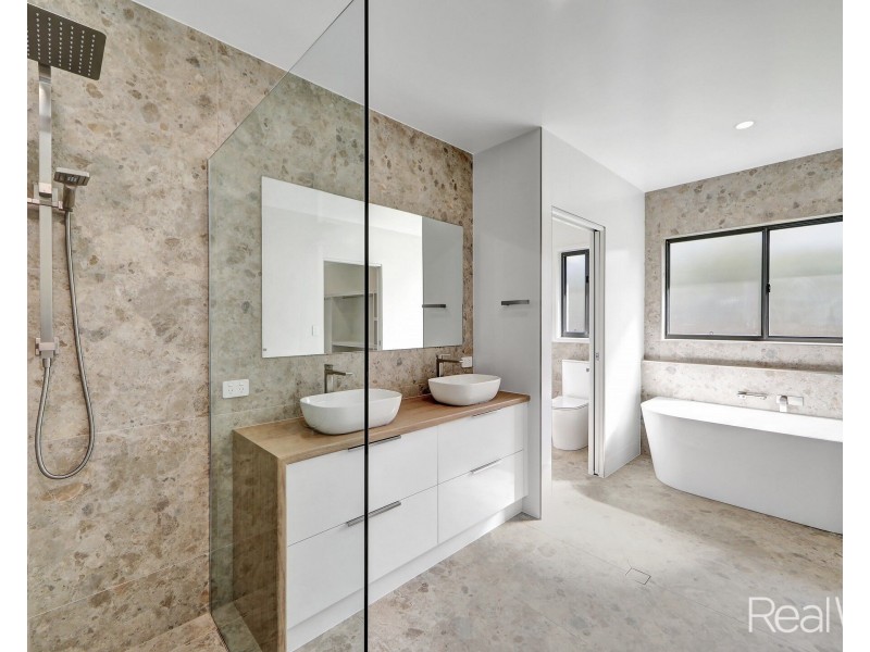 1 Ridge Road, Branyan QLD 4670