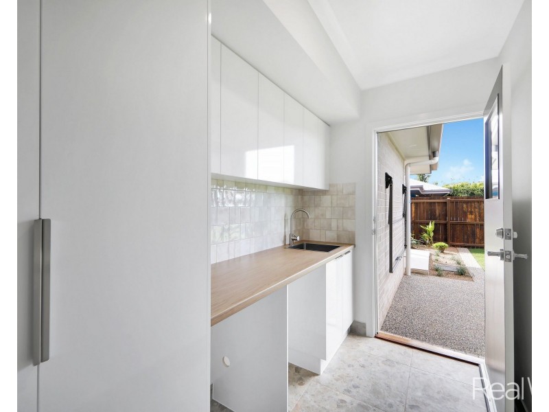 1 Ridge Road, Branyan QLD 4670