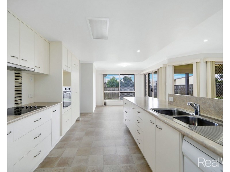 12 Linderberg Street, Kalkie QLD 4670