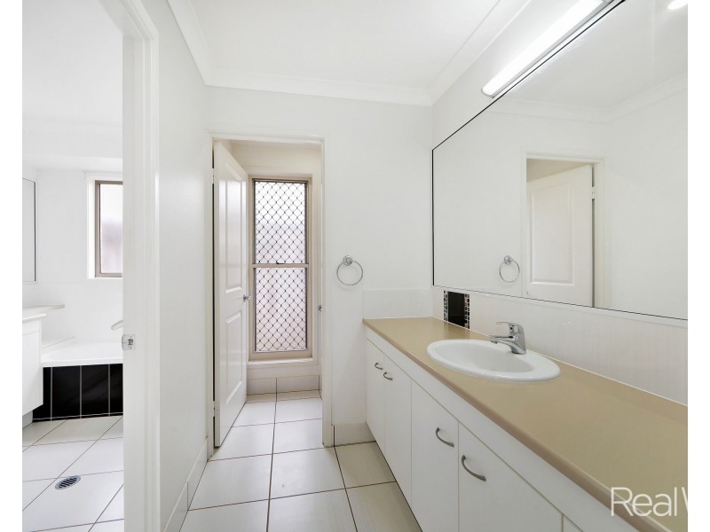 12 Linderberg Street, Kalkie QLD 4670