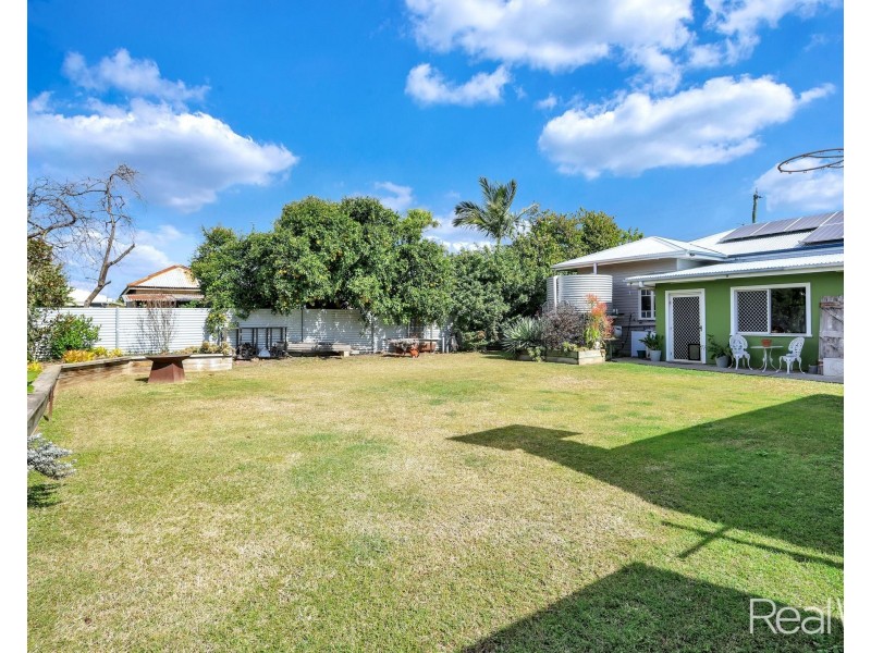 30 Bates Street, Svensson Heights QLD 4670