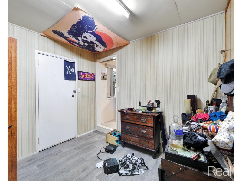 6 Peatey Street, Kepnock QLD 4670