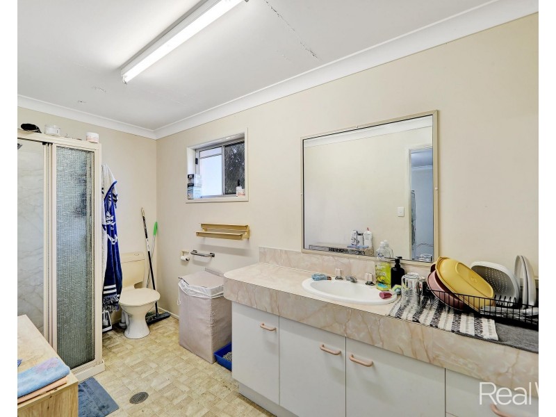 6 Peatey Street, Kepnock QLD 4670