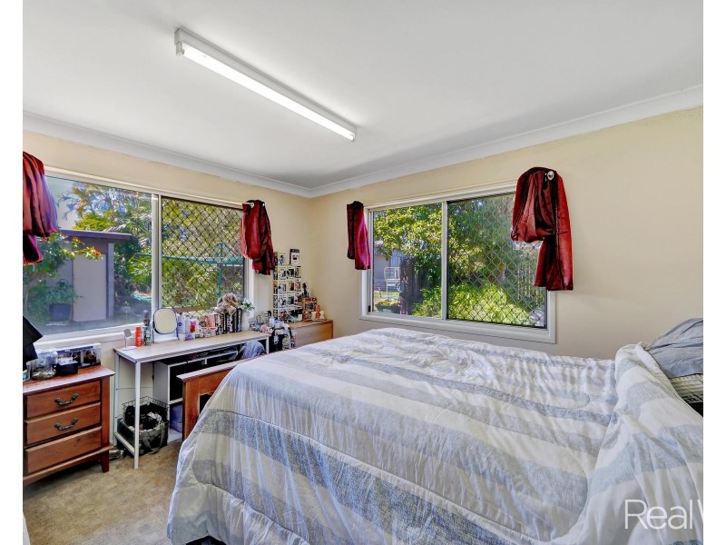 6 Peatey Street, Kepnock QLD 4670