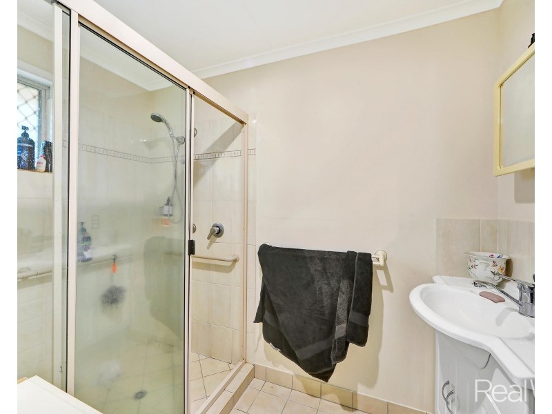 6 Peatey Street, Kepnock QLD 4670