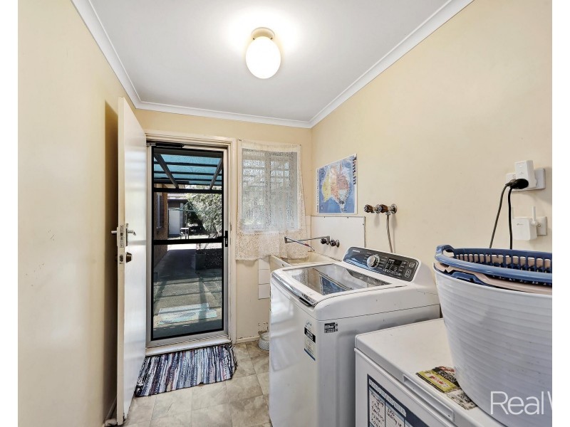 6 Peatey Street, Kepnock QLD 4670