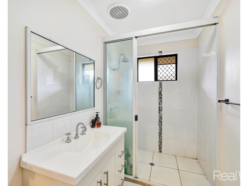 7 Pecton Place, Avenell Heights QLD 4670