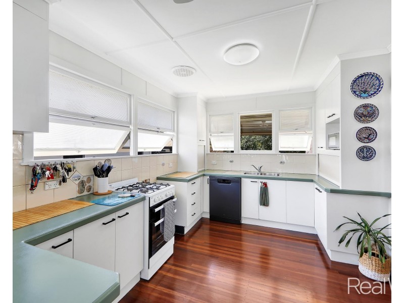 10 Svensson Street, Svensson Heights QLD 4670