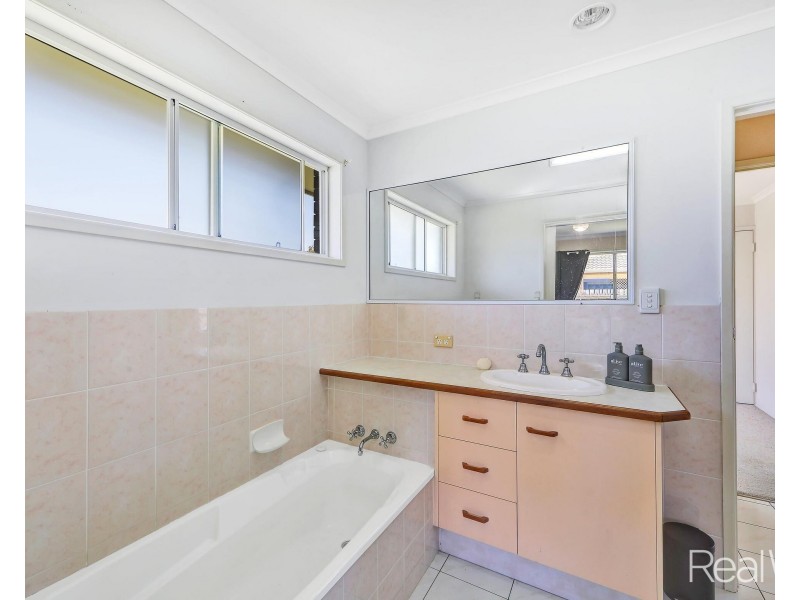 12 Ernie Pattison Drive, Avenell Heights QLD 4670