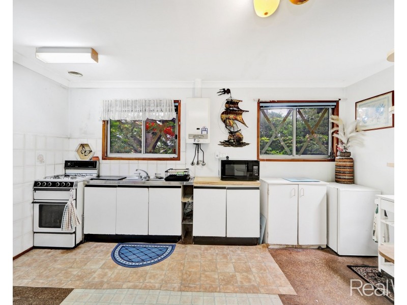 13 Powers Street, Burnett Heads QLD 4670