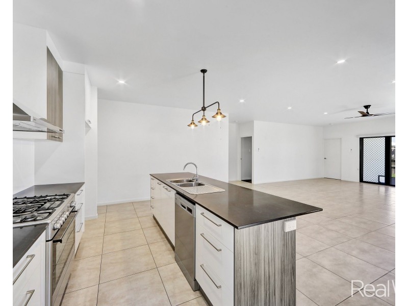 16 Beech Links Drive, Ashfield QLD 4670