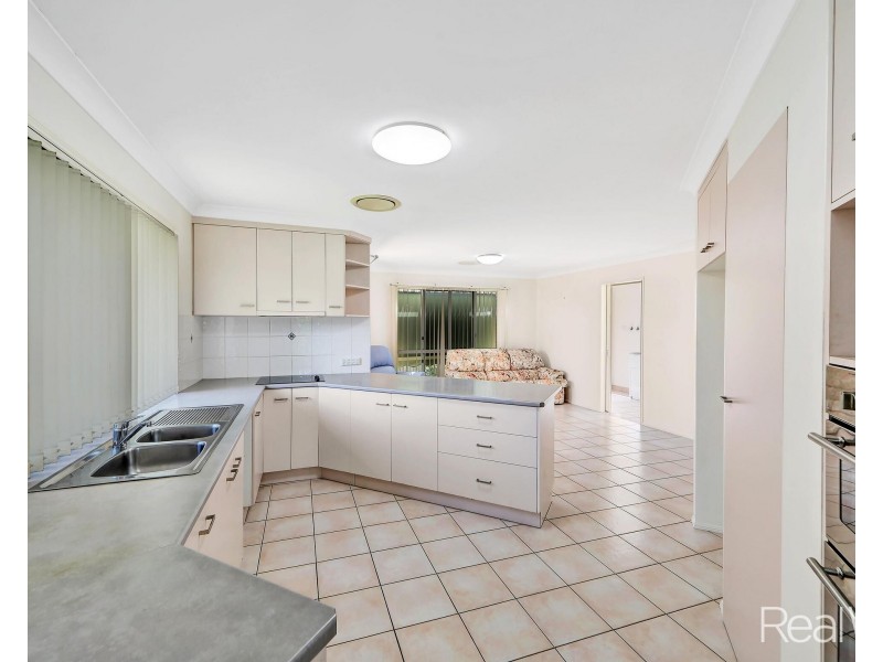 11 Palais Court, Avenell Heights QLD 4670