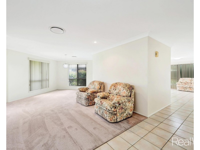 11 Palais Court, Avenell Heights QLD 4670