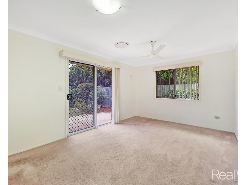 11 Palais Court, Avenell Heights QLD 4670