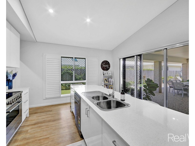 70 Shelley Street, Burnett Heads QLD 4670