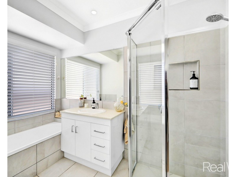 70 Shelley Street, Burnett Heads QLD 4670