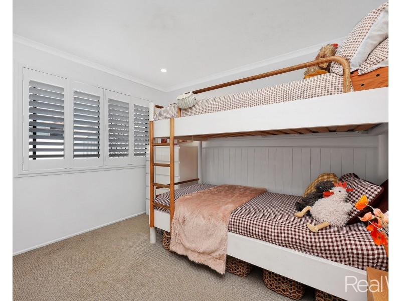 73 Dawn Parade, Thabeban QLD 4670