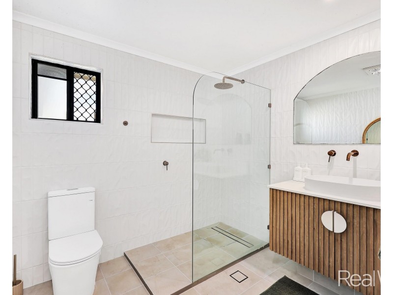 73 Dawn Parade, Thabeban QLD 4670