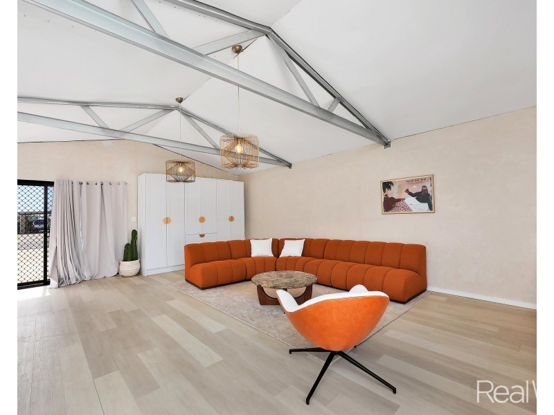 73 Dawn Parade, Thabeban QLD 4670