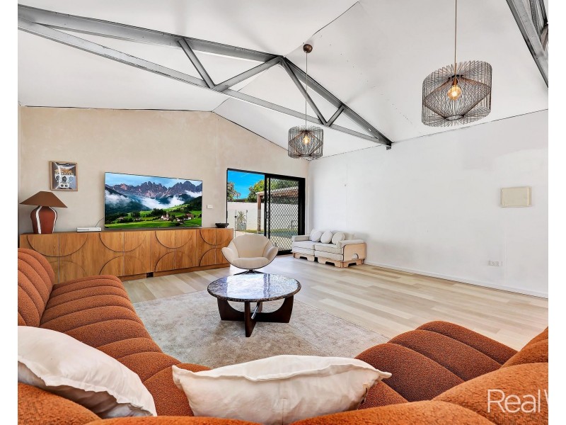 73 Dawn Parade, Thabeban QLD 4670