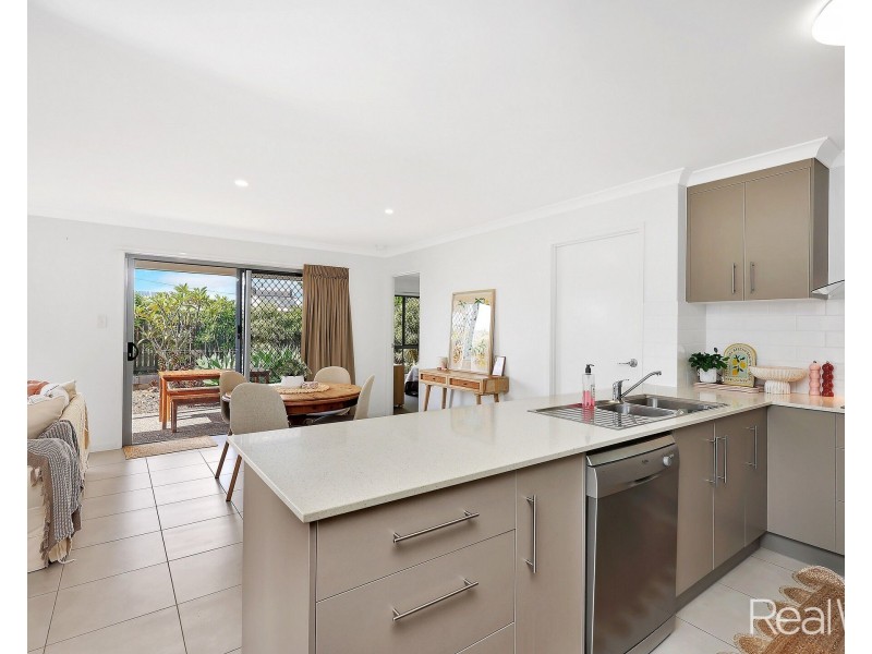 10/4 The Pines Court, Millbank QLD 4670