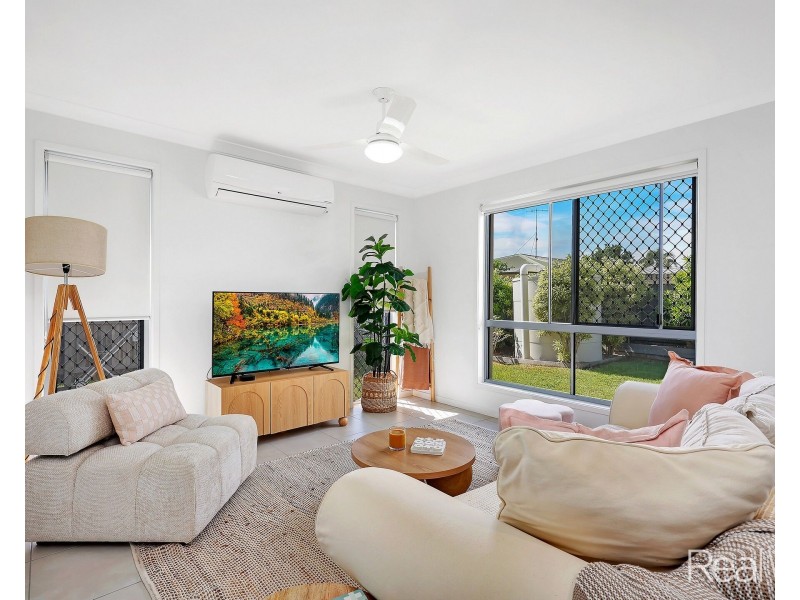 10/4 The Pines Court, Millbank QLD 4670