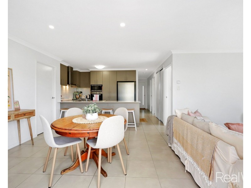 10/4 The Pines Court, Millbank QLD 4670