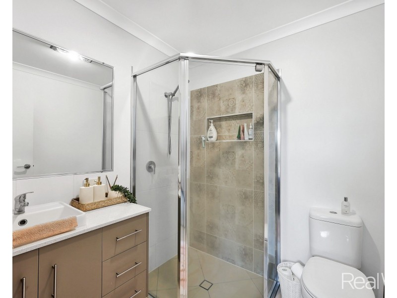 10/4 The Pines Court, Millbank QLD 4670