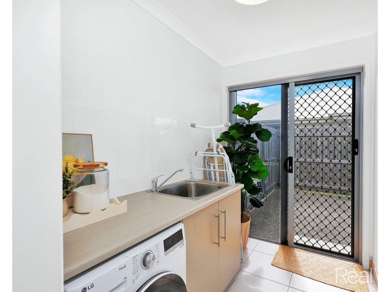 10/4 The Pines Court, Millbank QLD 4670