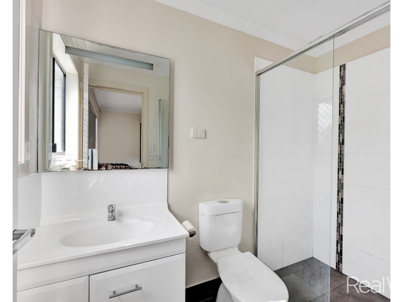 1/4 William Street, Gin Gin QLD 4671