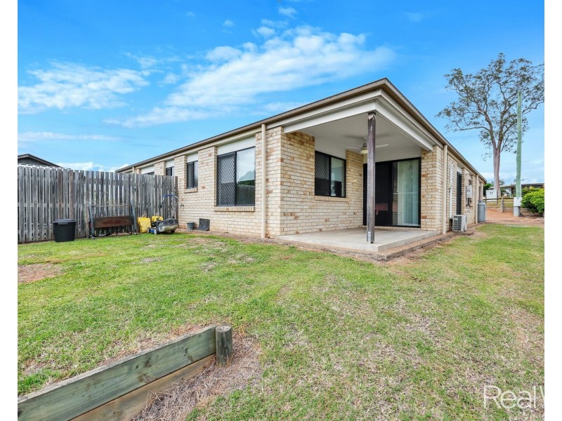 1/4 William Street, Gin Gin QLD 4671